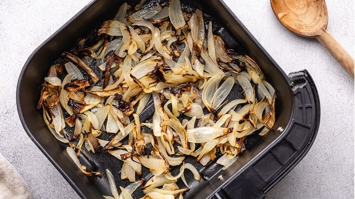 نکات و فوت و فن‌های تهیه پیاز داغ بدون روغن