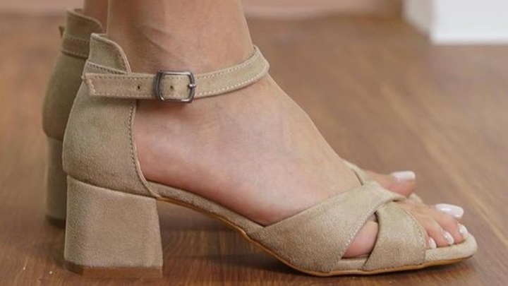 راحتی در کنار شیک بودن: کفشهای مجلسی پاشنه کوتاه برای هر موقعیتی راحتی در کنار شیک بودن: کفشهای مجلسی پاشنه کوتاه برای هر موقعیتی