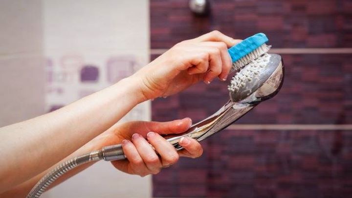 روش تمیز کردن رسوب سردوش حمام با سرکه