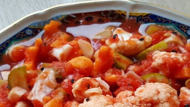 طرز تهیه ترشی مخلوط فوری با آب گوجه طرز تهیه ترشی مخلوط فوری با آب گوجه