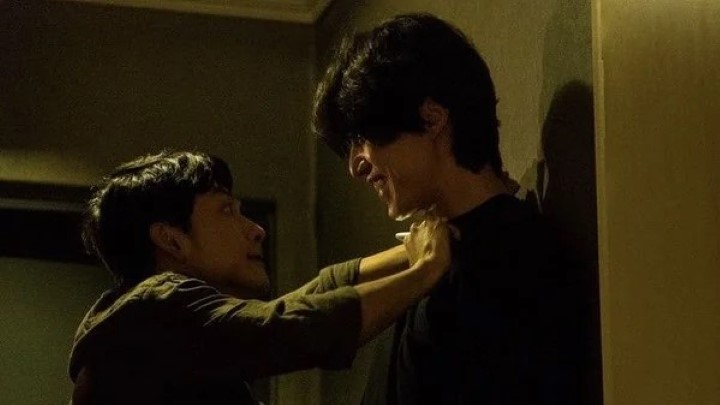 چرا باید مینی سریال کرهای غریبههایی از جهنم (Strangers from Hell) را ببینید؟ چرا باید مینی سریال کرهای غریبههایی از جهنم (Strangers from Hell) را ببینید؟