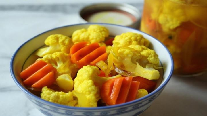 طرز تهیه ترشی گل کلم زردچوبهای طرز تهیه ترشی گل کلم زردچوبهای