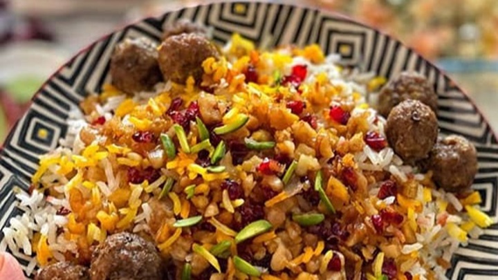 مراحل تهیه گردو پلو با گوشت قلقلی مراحل تهیه گردو پلو با گوشت قلقلی