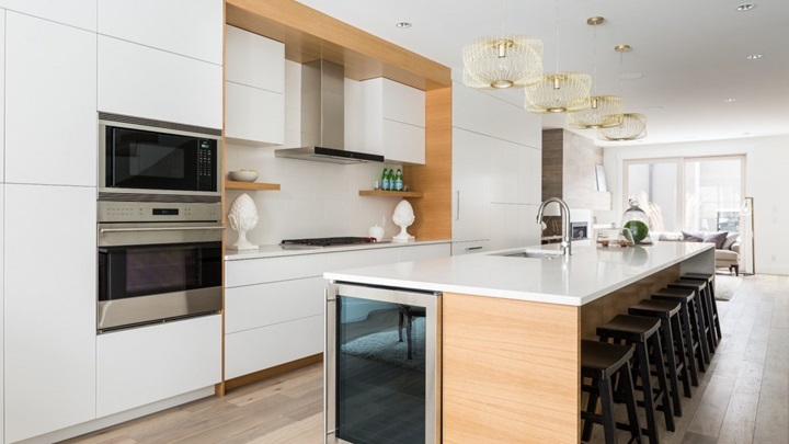 طراحی‌های خلاقانه کابینت گلاس سفید قهوه‌ای