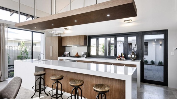 کابینت‌های گلاس سفید قهوه‌ای: سرمایه‌گذاری روی زیبایی و دوام