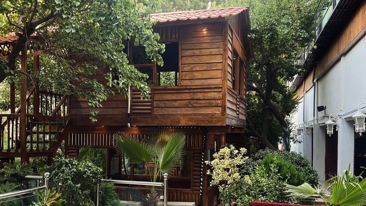 معرفی 7 کافه دیدنی کرج برای هر سلیقهای معرفی 7 کافه دیدنی کرج برای هر سلیقهای