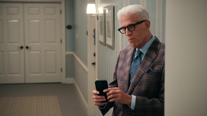 مرد نفوذی (A Man on the Inside) از بهترین سریال‌هایی که در آذر ماه 1403 منتشر می‌شوند