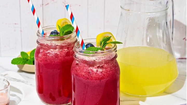 مراحل تهیه لیموناد زرشک خانگی