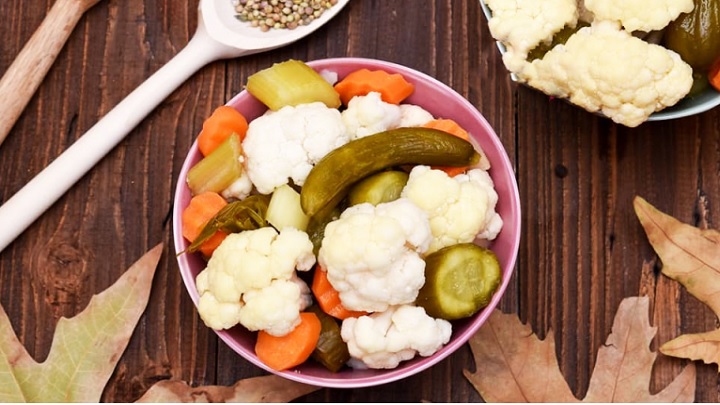 نکات و فوت و فن‌های تهیه شور کلم و خیارشور خانگی