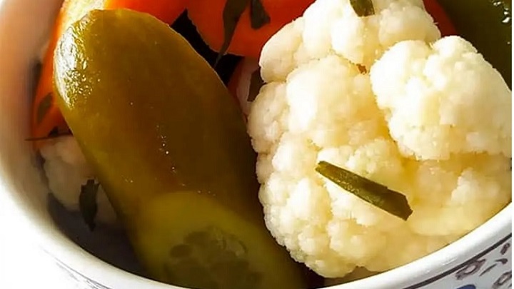 مراحل تهیه شور کلم و خیارشور