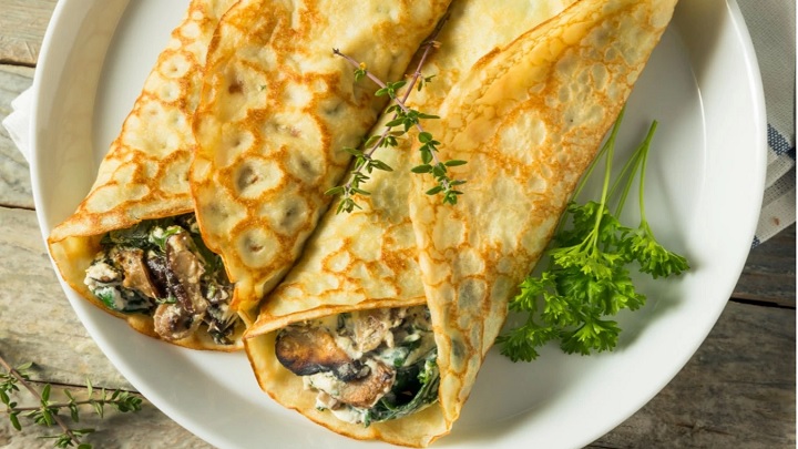 نکات و فوت و فن‌های تهیه کرپ مرغ و اسفناج با سس بشامل