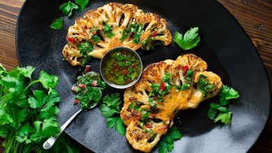 طرز تهیه سالاد چیمیچوری گل کلم؛ طعمی لذیذ و متمایز