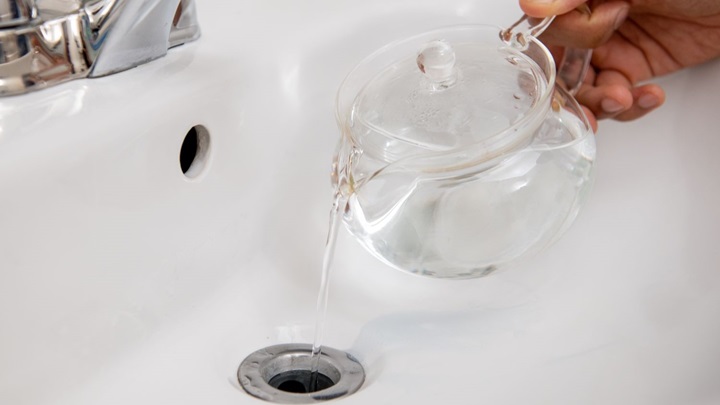 نحوه باز کردن لوله با جوش شیرین و سرکه