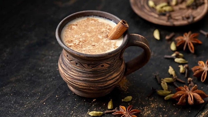 مراحل تهیه چای ماسالا کافی شاپی با شیر مراحل تهیه چای ماسالا کافی شاپی با شیر