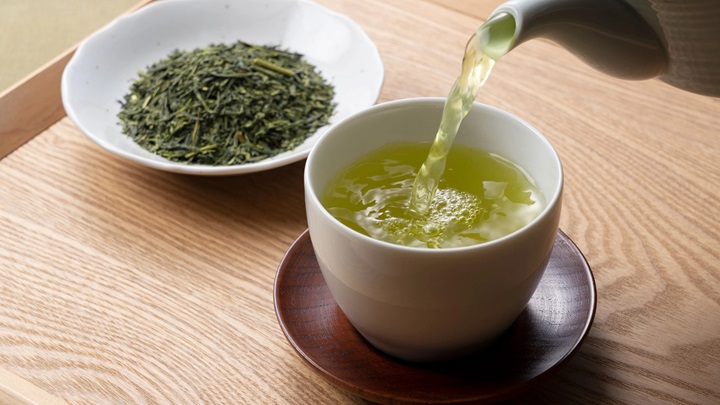 مراحل تهیه چای سبز و دارچین