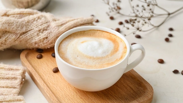 مراحل تهیه کاپوچینو خانگی بدون دستگاه مراحل تهیه کاپوچینو خانگی بدون دستگاه