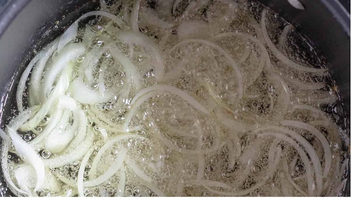 نکات و فوت و فنهای تهیه پیاز داغ با زردچوبه در سرخ کن نکات و فوت و فنهای تهیه پیاز داغ با زردچوبه در سرخ کن