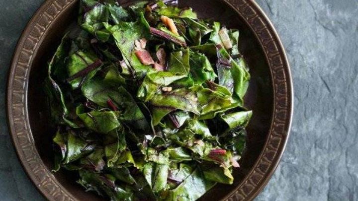 مراحل تهیه ترشی برگ چغندر