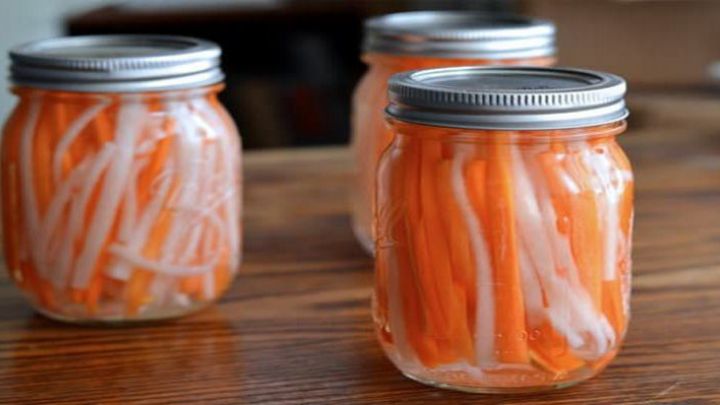 مراحل تهیه ترشی هویج و پیاز مراحل تهیه ترشی هویج و پیاز