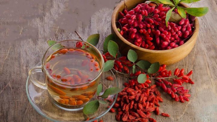 مراحل تهیه دمنوش زرشک و عناب مراحل تهیه دمنوش زرشک و عناب