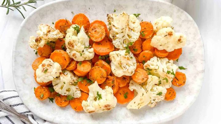 مراحل تهیه سالاد گل کلم و هویج