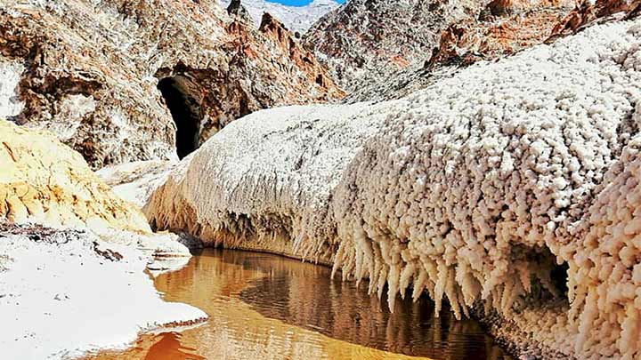 مسیر دسترسی به گنبد نمکی جاشک مسیر دسترسی به گنبد نمکی جاشک