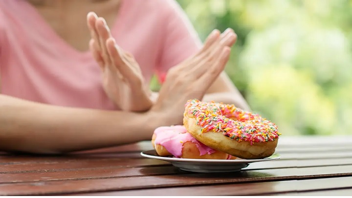 میل به شیرینی چه ضررهایی دارد و چگونه میتوان آن را کنترل کرد میل به شیرینی چه ضررهایی دارد و چگونه میتوان آن را کنترل کرد