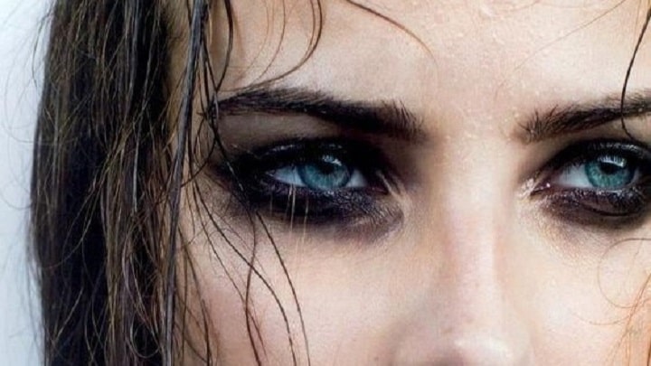 برای اینکه خط چشمتان پخش نشود بهتر است این کار را انجام دهید