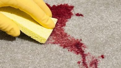 7 روش کم‌هزینه و موثر برای پاک کردن لکه انار از فرش