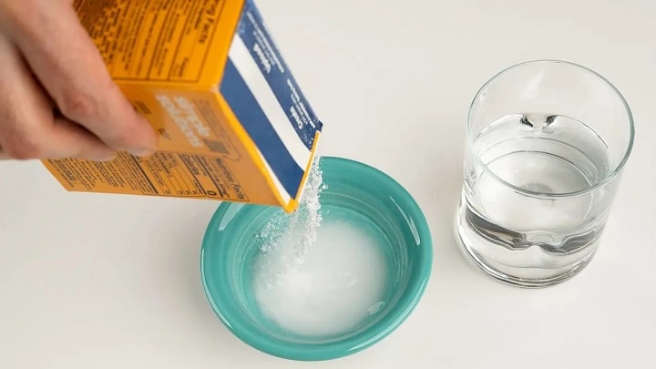 پاک کردن لکه انار از فرش با مخلوط آب و جوش شیرین