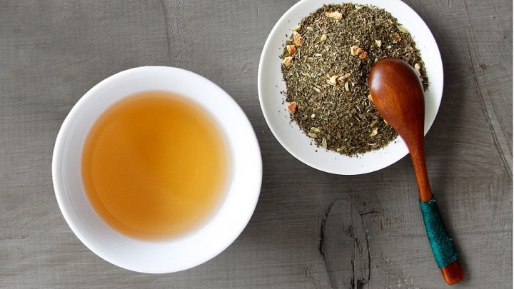 نکات و فوت و فنهای تهیه دمنوش گزنه و زنجبیل نکات و فوت و فنهای تهیه دمنوش گزنه و زنجبیل