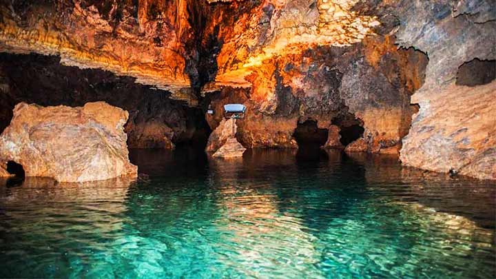 غار علیصدر؛ از بهترین جاهای دیدنی همدان در پاییز غار علیصدر؛ از بهترین جاهای دیدنی همدان در پاییز