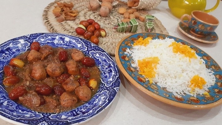 مراحل تهیه خورش عناب و بادام مراحل تهیه خورش عناب و بادام