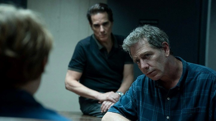 بیگانه (The Outsider) از بهترین مینیسریالهای شبکه HBO که بر اساس یک کتاب ساخته شدهاند بیگانه (The Outsider) از بهترین مینیسریالهای شبکه HBO که بر اساس یک کتاب ساخته شدهاند