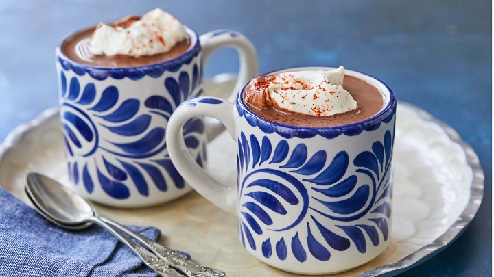 نوشیدنی شکلاتی گرم کافهای نوشیدنی شکلاتی گرم کافهای