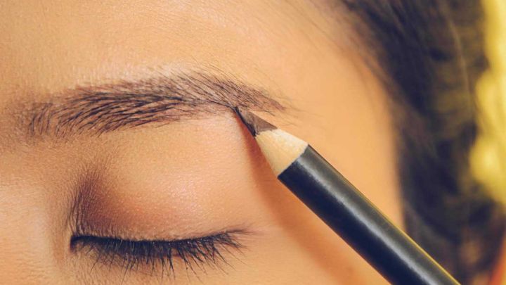 ابروهایی خوش فرم و جذاب؛ هدیه‌ای برای خودتان