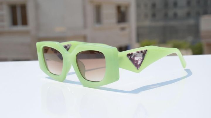 عینک‌های آفتابی رنگ پاستلی از اکسسوری‌های سال 2025