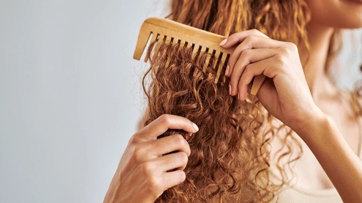 چگونه موهای فر را جذاب‌تر کنیم؟