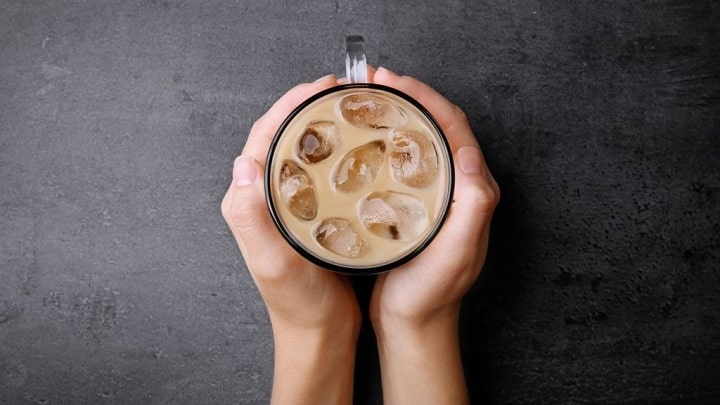 طرز تهیه چای وانیل با یخ طرز تهیه چای وانیل با یخ