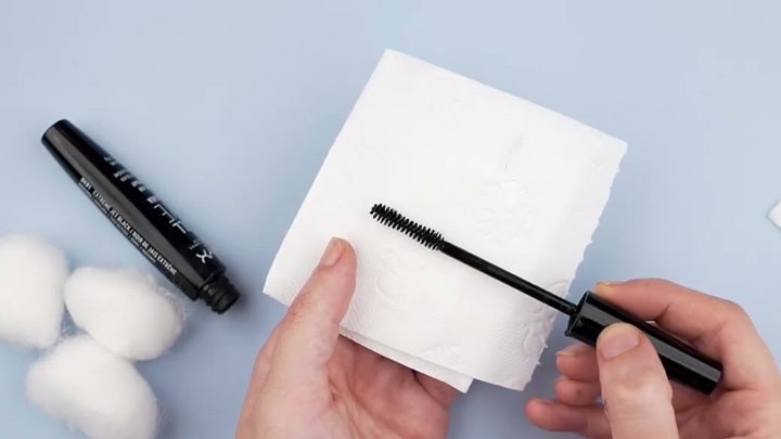 8 ترفند برای جلوگیری از چسبندگی مژهها بعد از ریمل زدن 8 ترفند برای جلوگیری از چسبندگی مژهها بعد از ریمل زدن