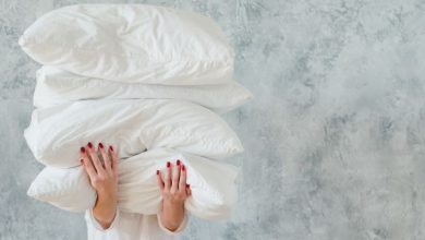 بالش‌ زرد را با این راهکارها سفید کنید