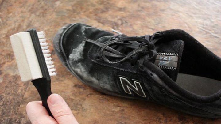 ترفندهای از بین بردن شوره کفش در پاییز و زمستان ترفندهای از بین بردن شوره کفش در پاییز و زمستان