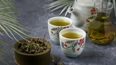 2 طرز تهیه دمنوش بادرنجبویه + نکات و زمان مصرف