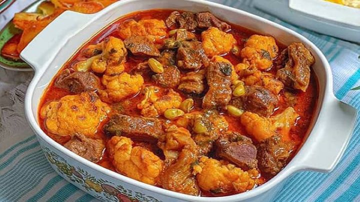 طرز تهیه خورش‌ گل‌ کلم‌ و اسفناج‌