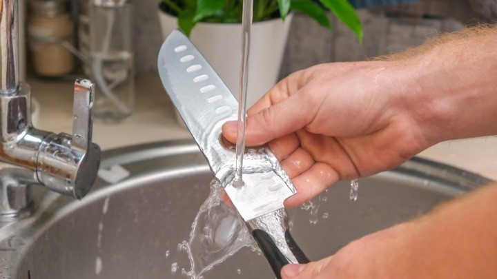 چاقو‌های آشپزخانه را با سرکه تمیز نکنید
