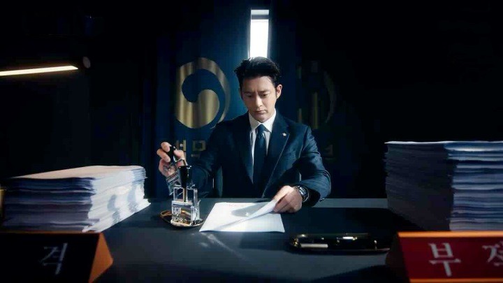 بازرس آزادی مشروط لی (Parole Examiner Lee) از سریالهای جدید کرهای که در نیمه دوم آبان ماه 1403 منتشر میشوند بازرس آزادی مشروط لی (Parole Examiner Lee) از سریالهای جدید کرهای که در نیمه دوم آبان ماه 1403 منتشر میشوند