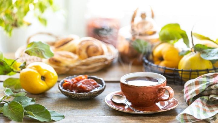 طرز تهیه دمنوش به و زعفران طرز تهیه دمنوش به و زعفران