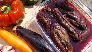 طرز تهیه ترشی بادمجان شکم پر با آب گوجه