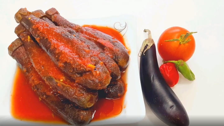 مراحل تهیه ترشی بادمجان شکم پر با آب گوجه مراحل تهیه ترشی بادمجان شکم پر با آب گوجه