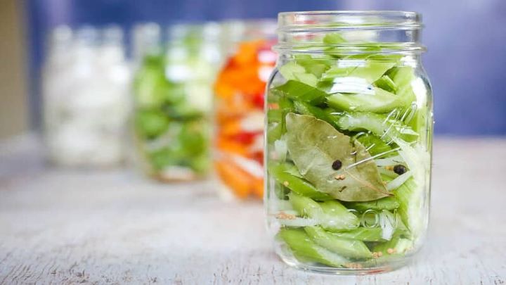 طرز تهیه ترشی کرفس و موسیر